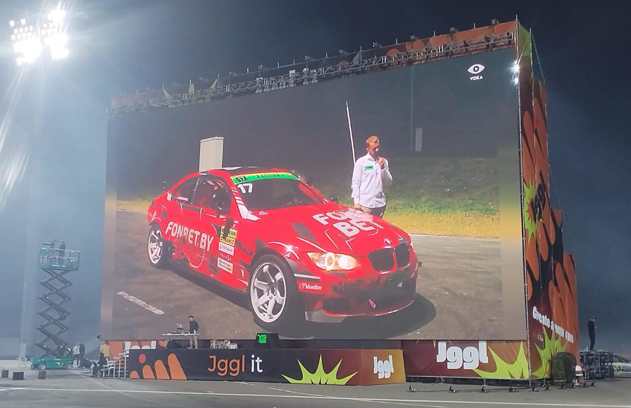 Large-Scale LED Wall for Racing Competition