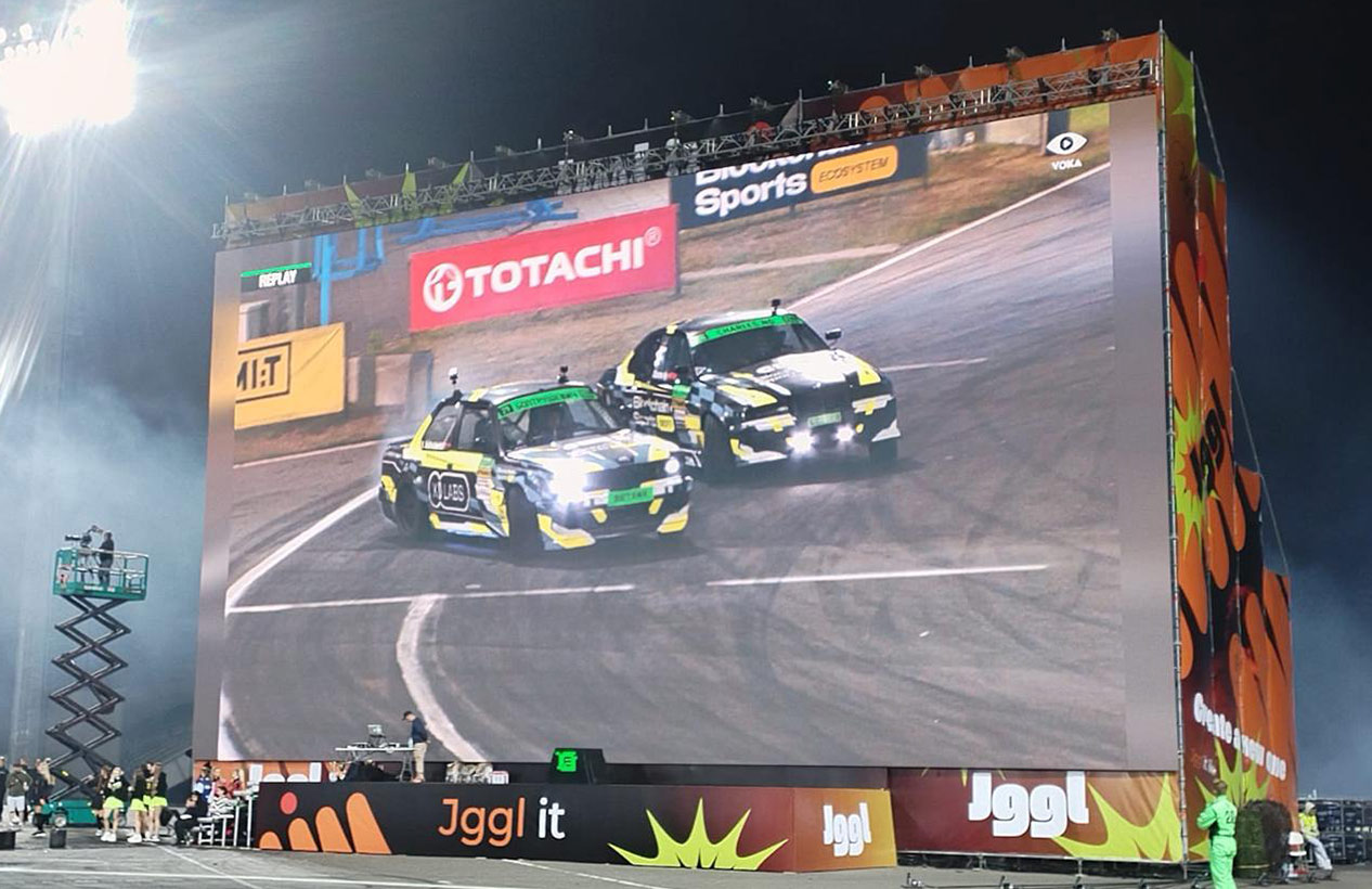 Large-Scale LED Wall for Racing Competition